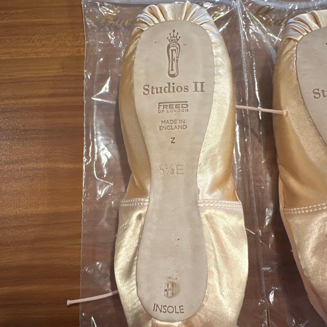 FREED Studios II 新品未使用　2足