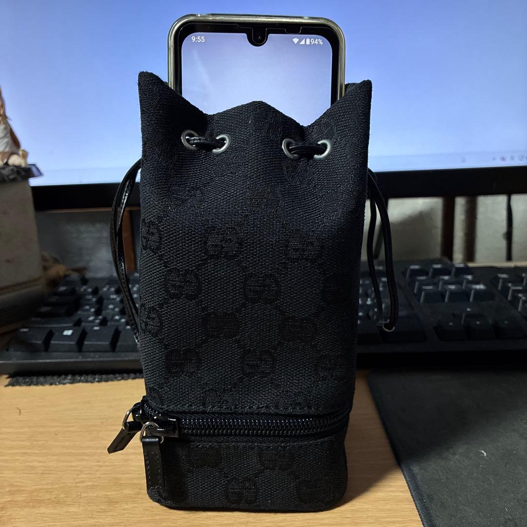 GUCCI GGキャンパス巾着型ポーチ