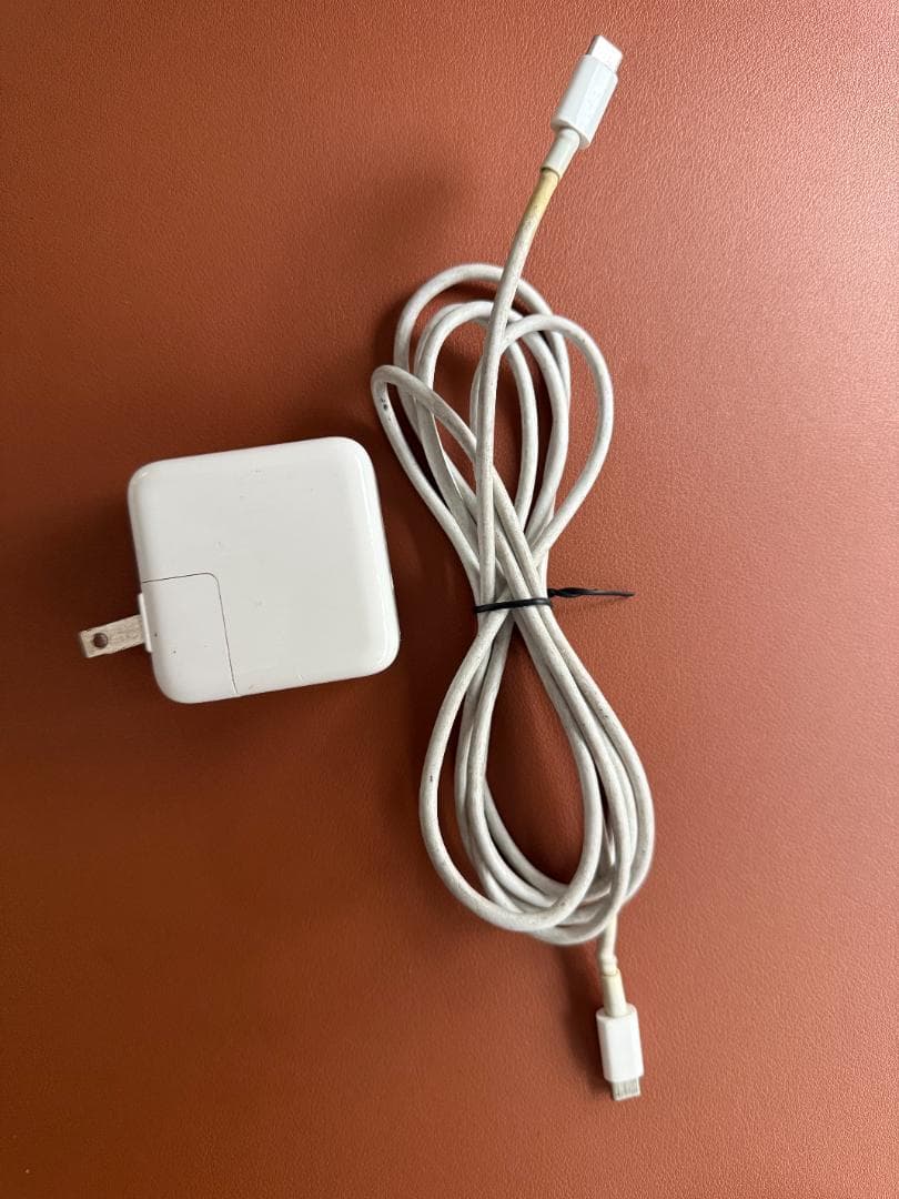 2019 MacBook Pro 13インチ（i7/16GB/1TB SSD)