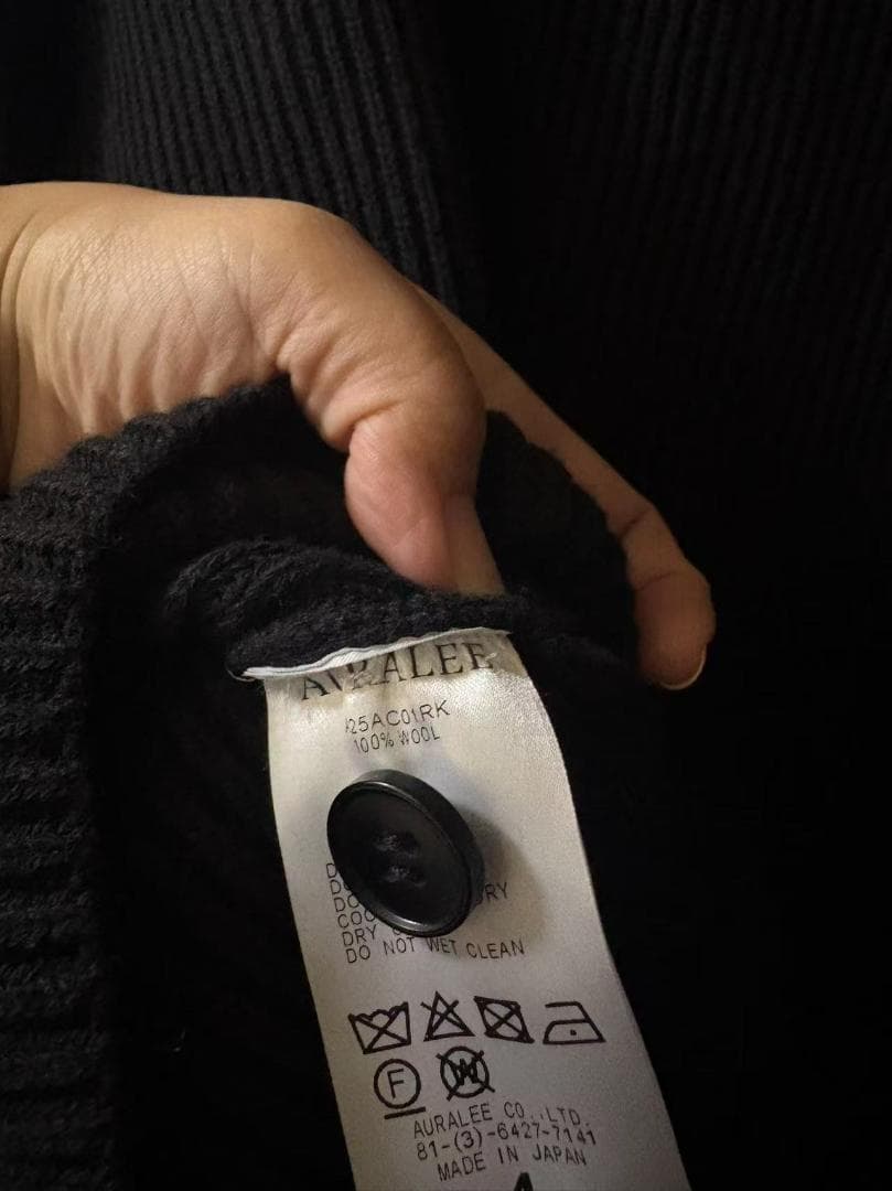 AURALEE リブ編み ボタンアップ 黒ニット 4