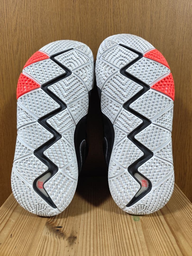 Nike Kyrie 4 Think 16 ナイキ　カイリー4