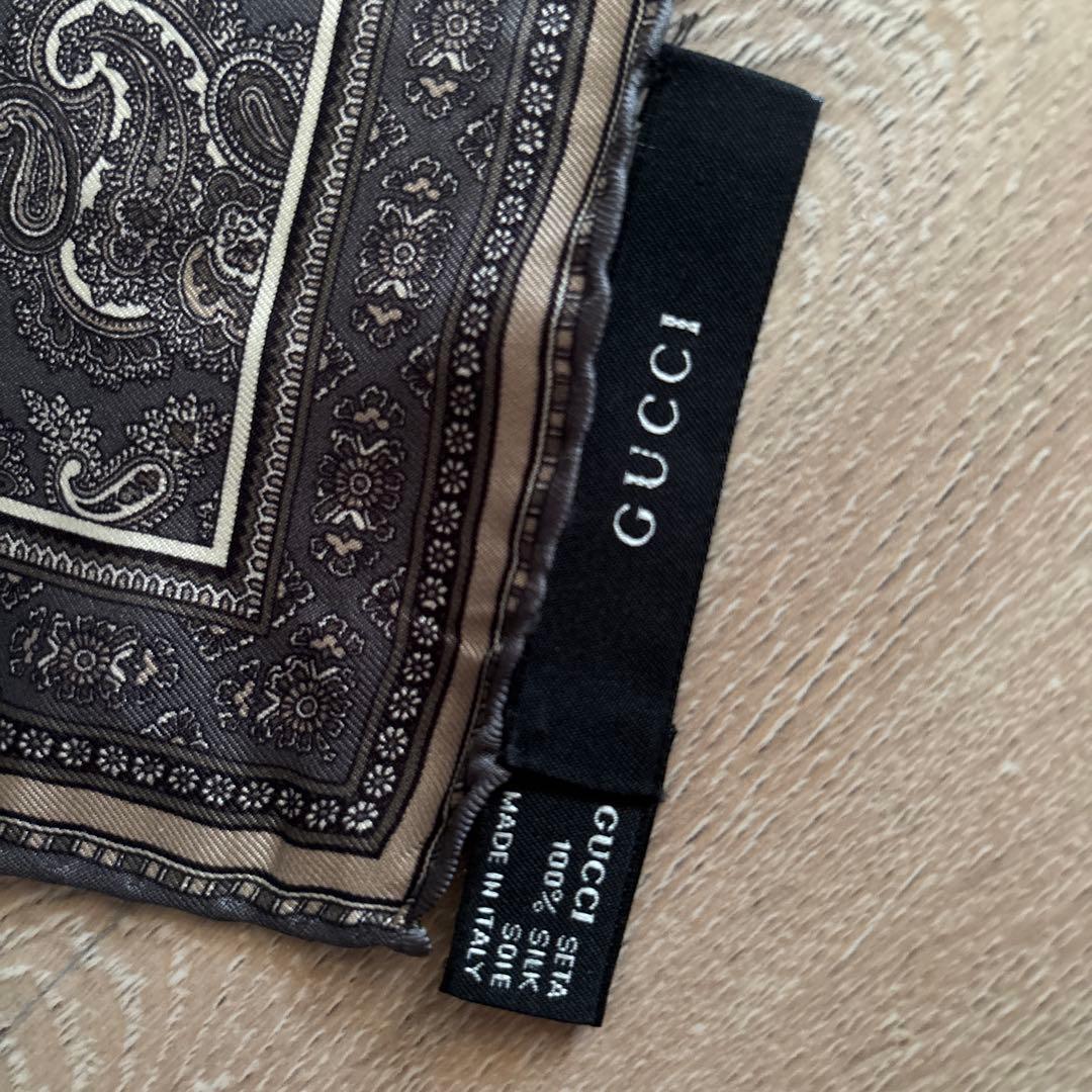 GUCCI シルク100% ペイズリー柄 正方形スカーフ