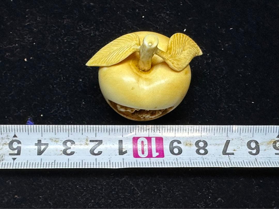 極上　置物　根付　天然素材　彫刻 　細密細工　骨董　アンティーク