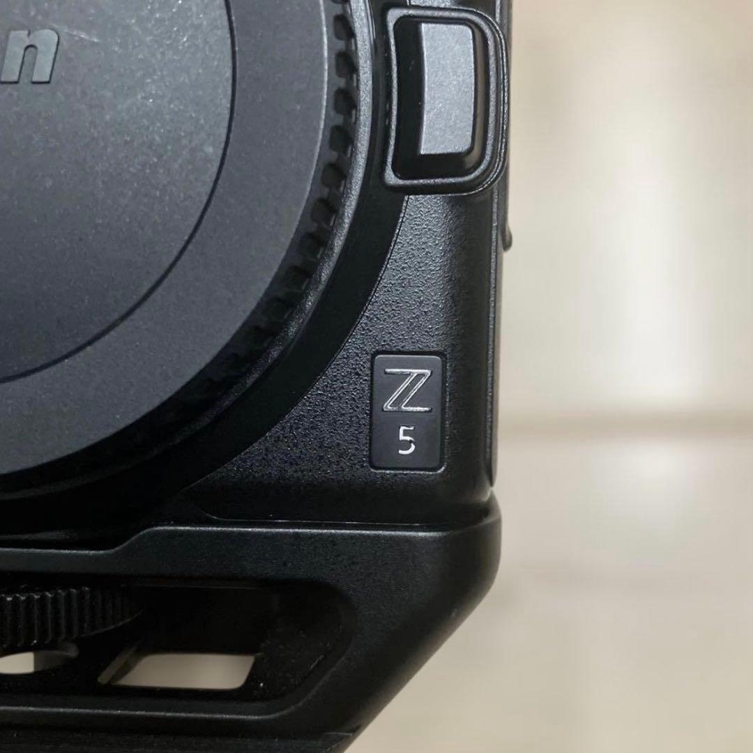 NIKON Z5 ミラーレス一眼　キョウトボーイズのストラップ付