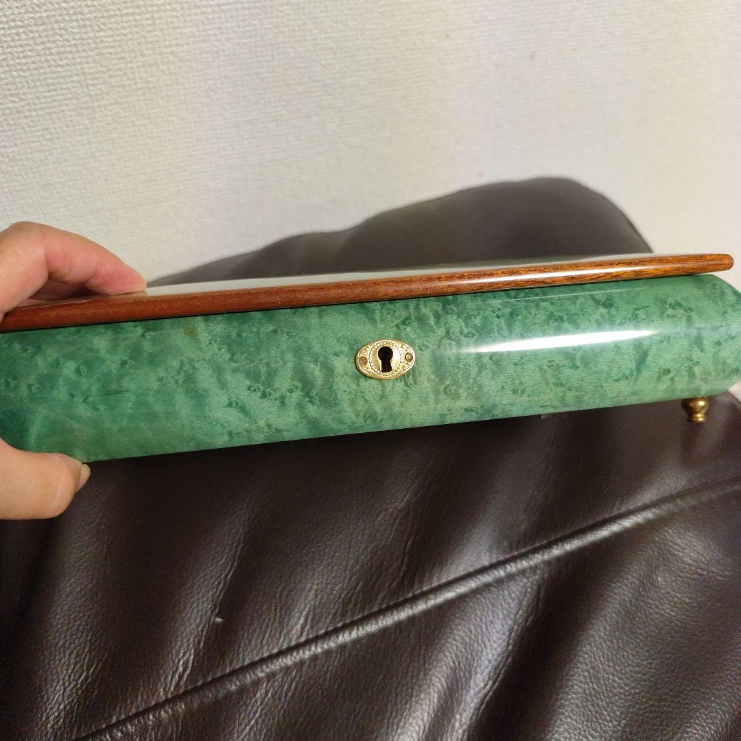 イタリア製　象嵌　宝石箱　オルゴール付き　楽器装飾の緑色　ラブストーリー