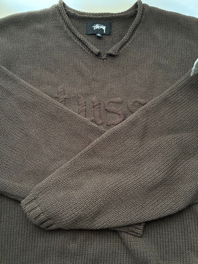 トップス Brown Embroidered V-Neck Logo Pull