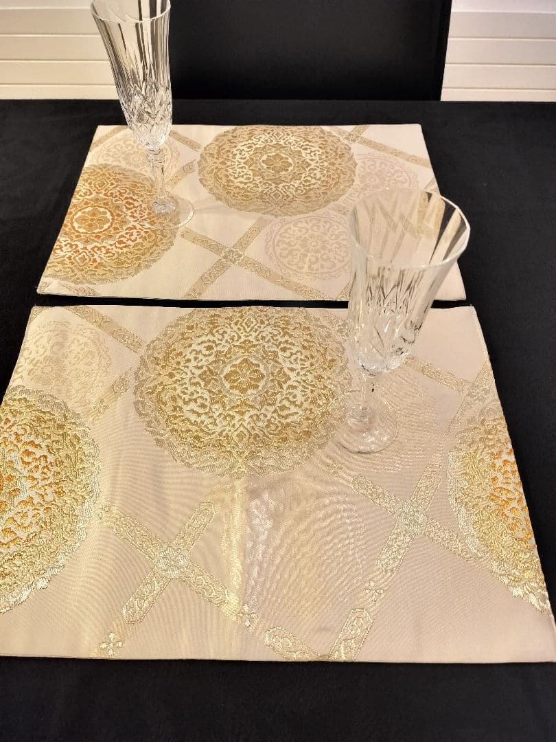 ココA654豪華刺繍‼️テーブルランナー1枚ランチョンマット2枚セット