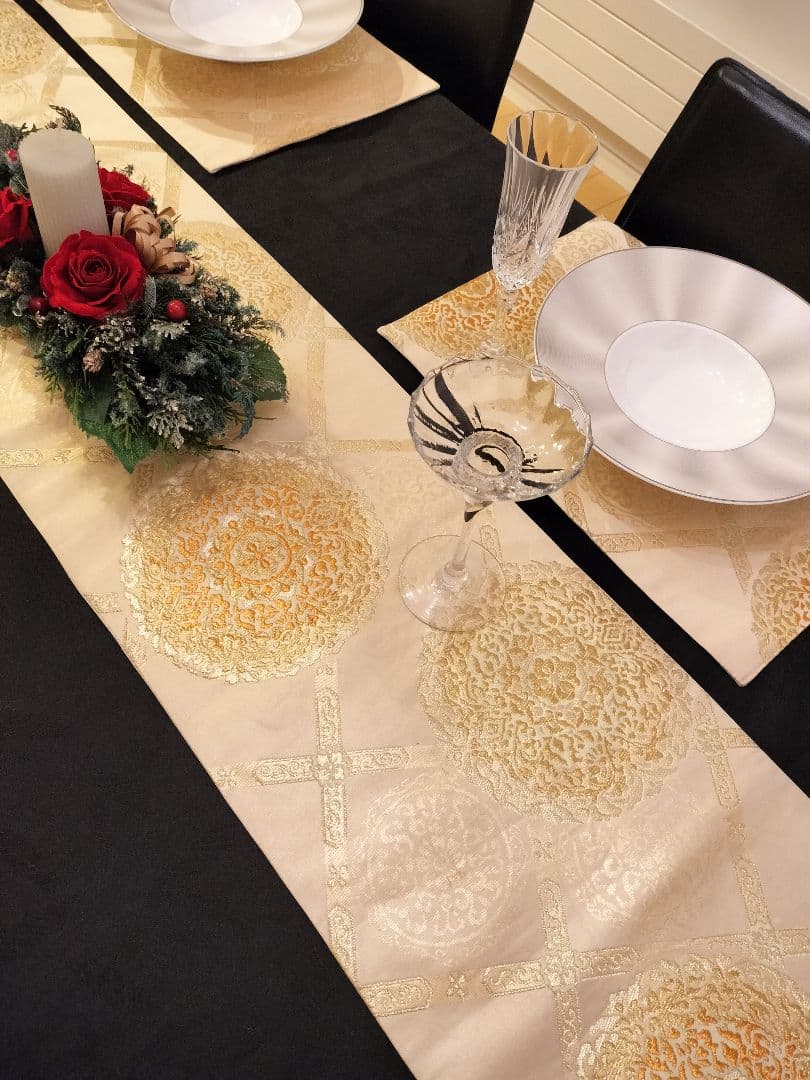 ココA654豪華刺繍‼️テーブルランナー1枚ランチョンマット2枚セット