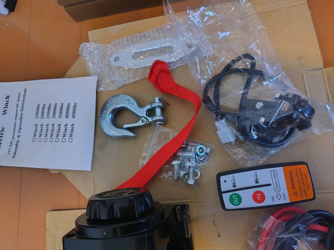 ウィンチ　ロープタイプ　12V