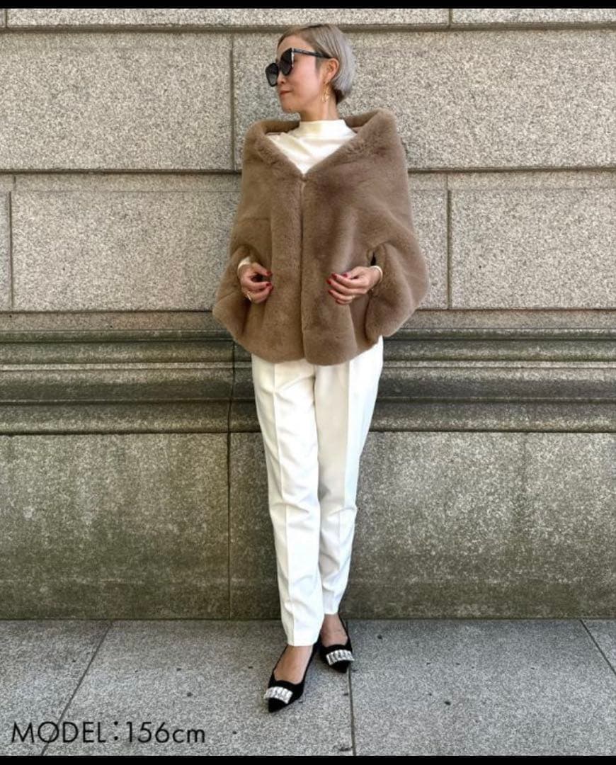 eum様 JENNE ベージュ ファー風 ポンチョ・ケープコート