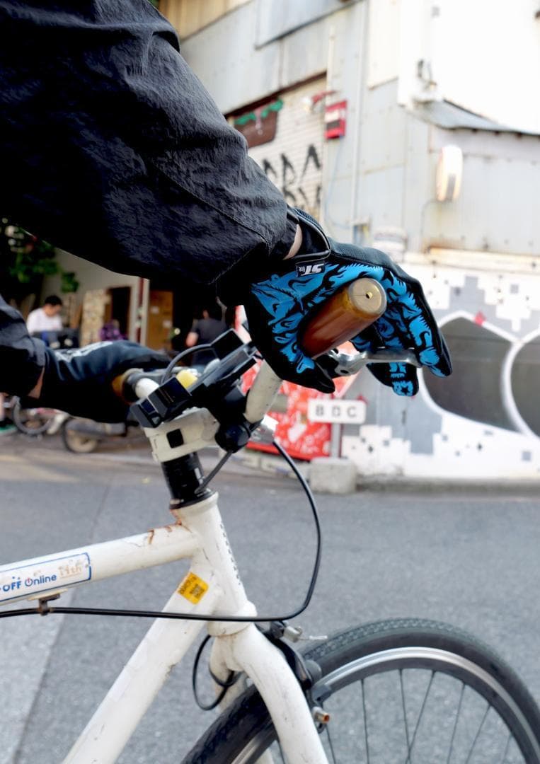 新品 サンタクルーズ x MxMxM スクリーミングハンドグローブ 黒青