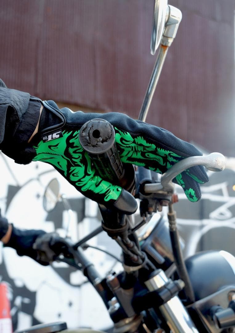 新品 サンタクルーズ x MxMxM スクリーミングハンドグローブ 黒青