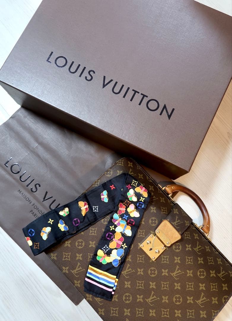 【9/30までSALE】希少！Louis Vuitton モノグラム書類ケース