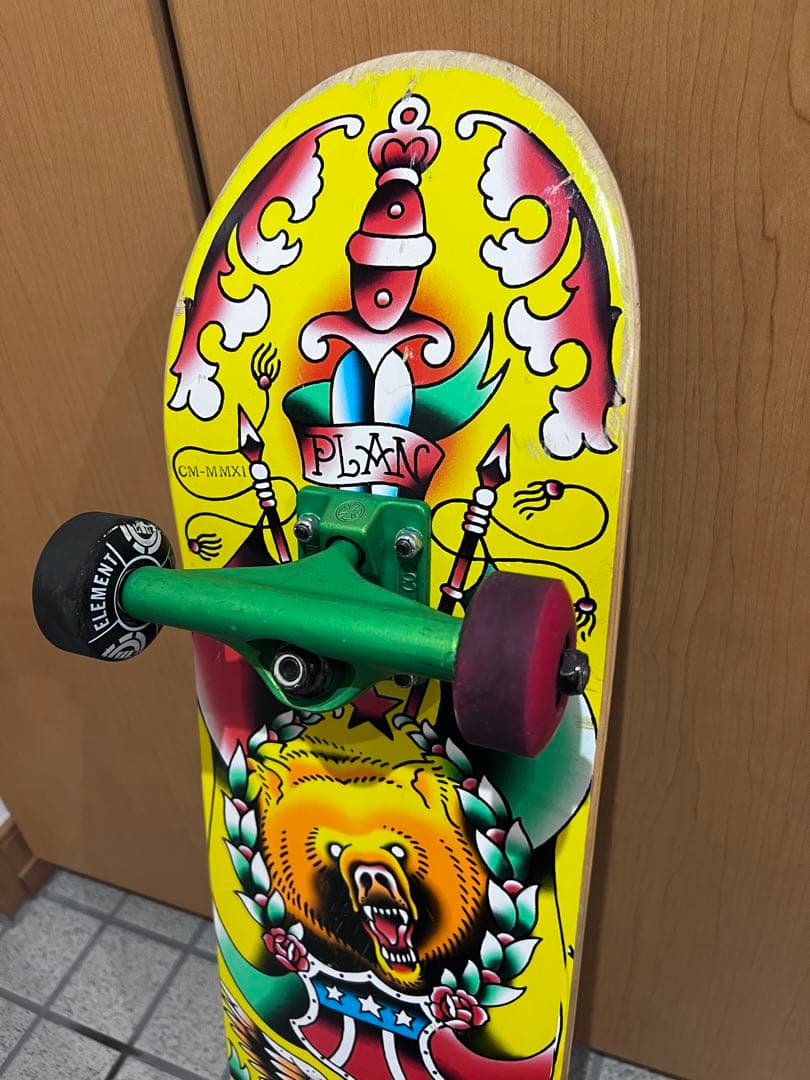 スケボー　PLANB トーリ・パドウィル　コラボ　かっこいい　クマ 熊　黄色