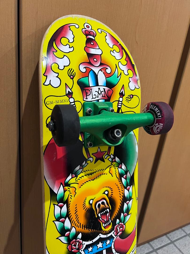 スケボー　PLANB トーリ・パドウィル　コラボ　かっこいい　クマ 熊　黄色