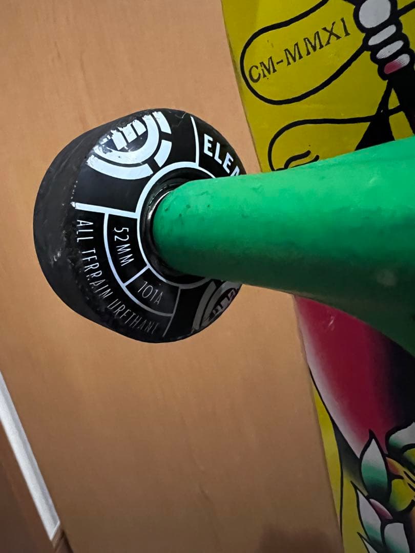 スケボー　PLANB トーリ・パドウィル　コラボ　かっこいい　クマ 熊　黄色