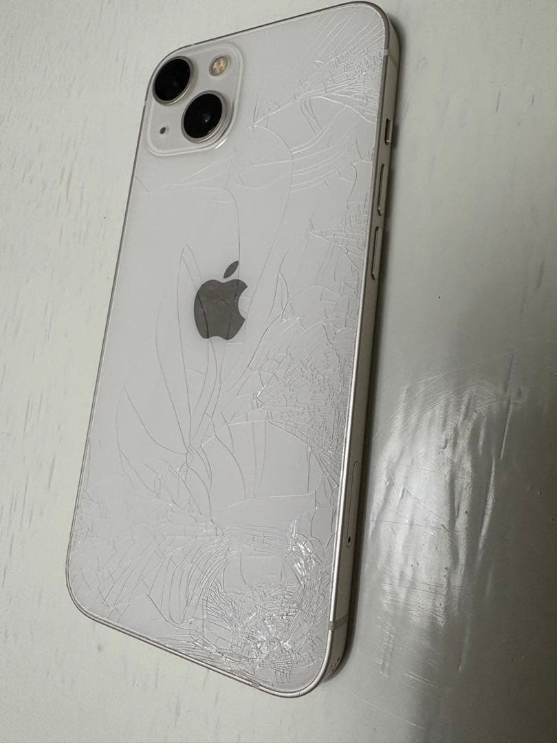 中古 iPhone13 256GB 白 スターライト 充電付き 背面ひび