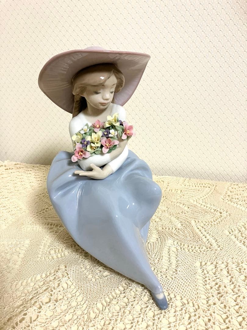 リヤドロ LLADRO 陶器人形 【花の香りにつつまれて】超美品