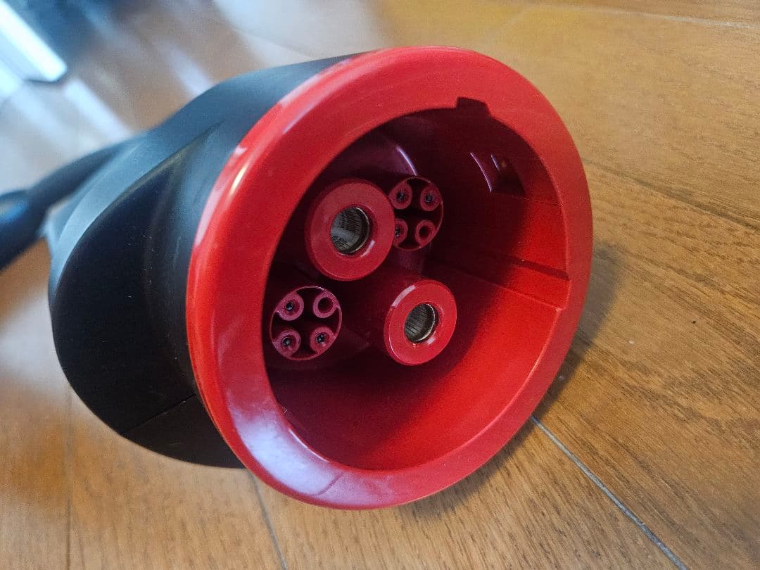 テスラ純正チャデモアダプター（韓国版）