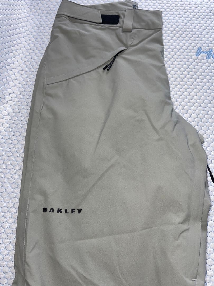 2526 OAKLEYオークリー　スノーボードウェア　パンツ　ユニセックスM