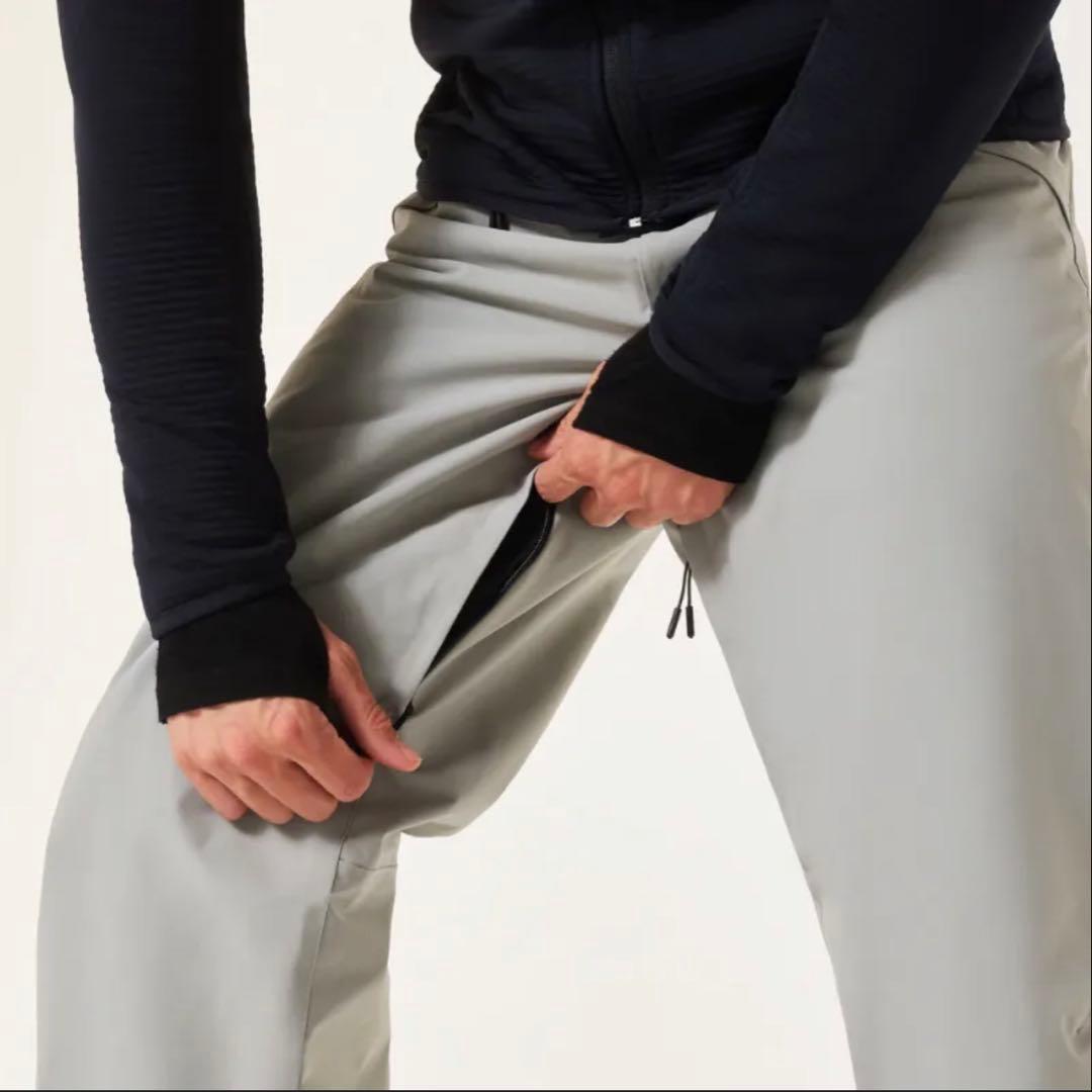 2526 OAKLEYオークリー　スノーボードウェア　パンツ　ユニセックスM