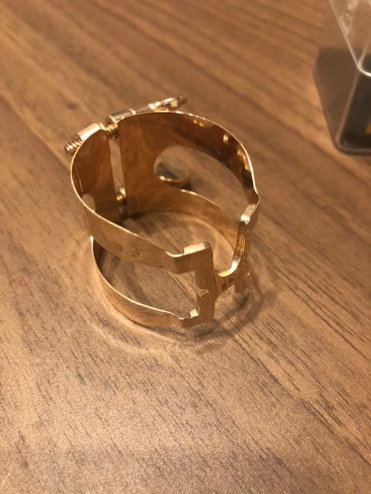 ハリソン バリトンサックス リガチャー ピンクゴールド ファッション