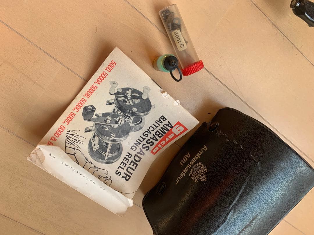 キ*ベ様 ABU5001C アンバサダー当時物　付属品有り 左巻ベイトリール 五