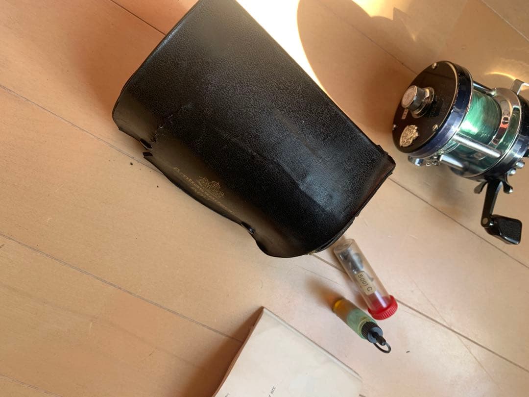 キ*ベ様 ABU5001C アンバサダー当時物　付属品有り 左巻ベイトリール 五