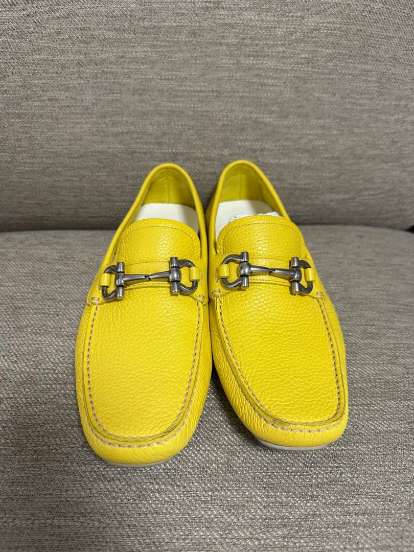 サルバトーレフェラガモ　イエロー レザー ローファー 金属バックル