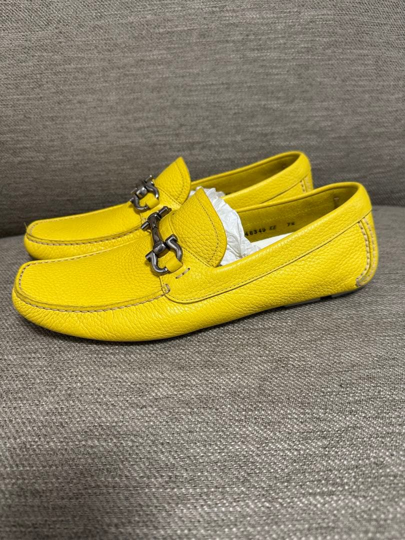 サルバトーレフェラガモ　イエロー レザー ローファー 金属バックル