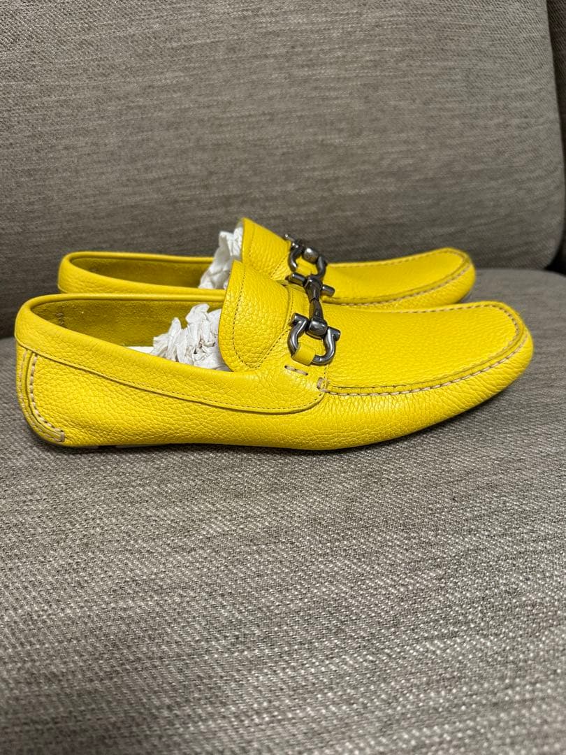 サルバトーレフェラガモ　イエロー レザー ローファー 金属バックル