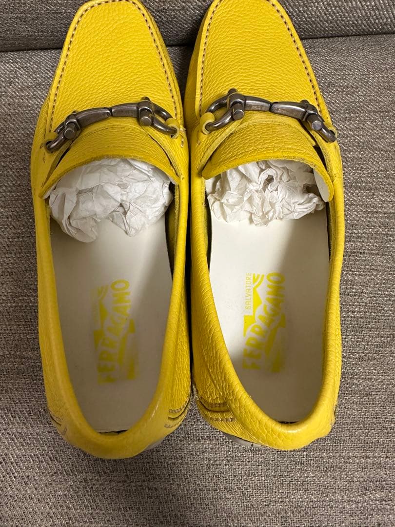 サルバトーレフェラガモ　イエロー レザー ローファー 金属バックル