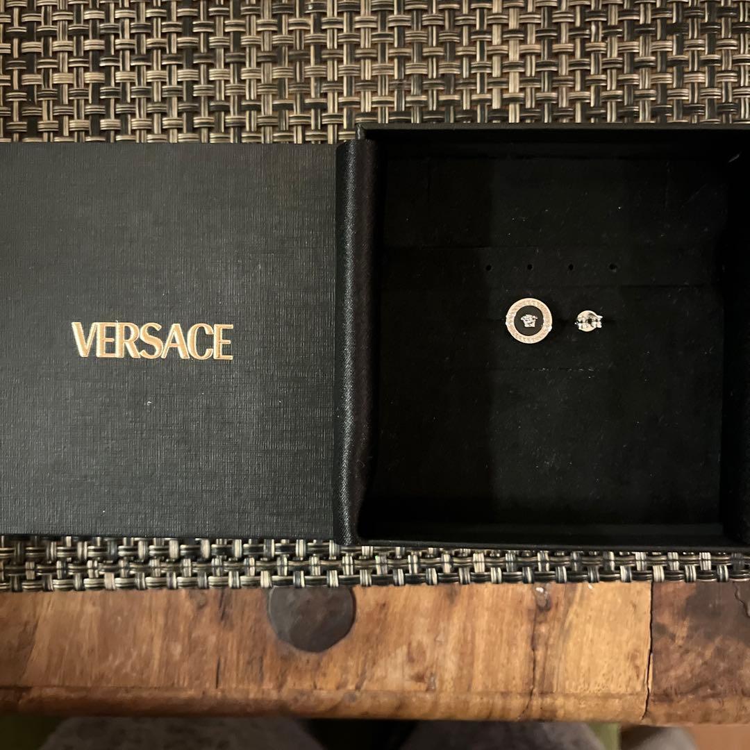 VERSACEベルサーチシルバーピアス　メデューサ　片耳