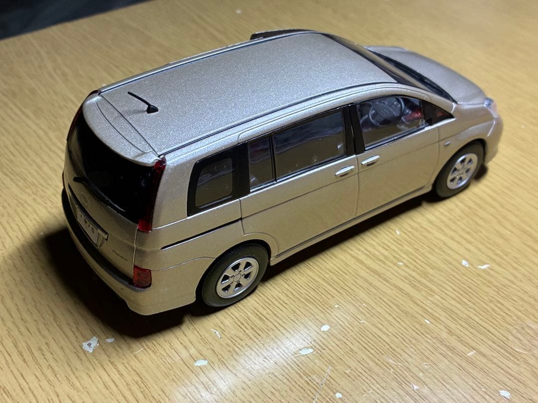 1/30 トヨタアイシス カラーサンプルミニカー ゴールド 非売品