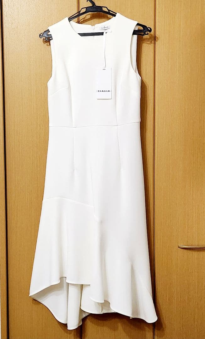 【新品未着用】P.A.R.O.S.H. イタリア製　白　ミディ丈　フレアドレス