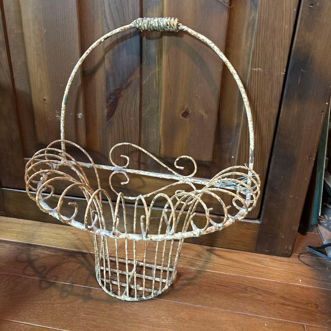 ワイヤーバスケット 装飾的なデザイン　アンティーク