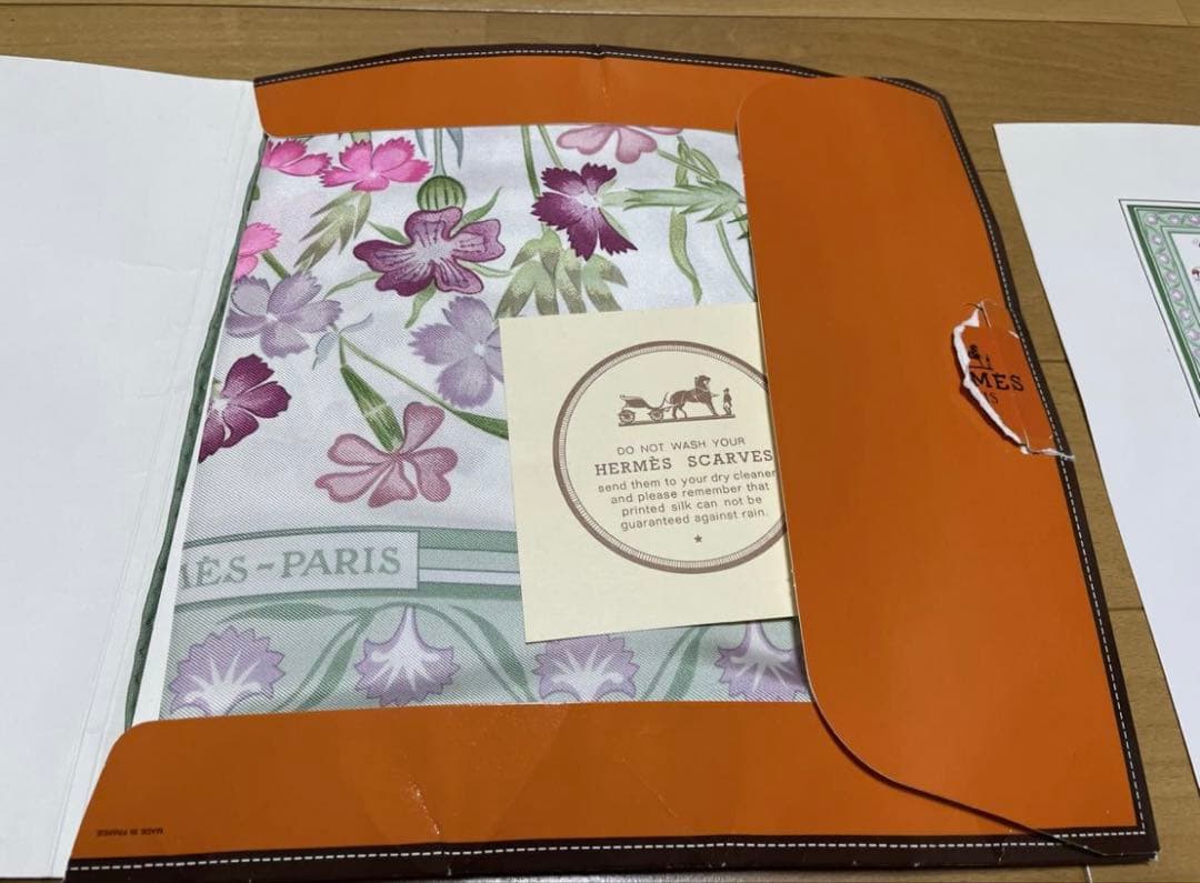 超希少　オールド　HERMES エルメス カレ　大判スカーフ 花柄　シルク　新品
