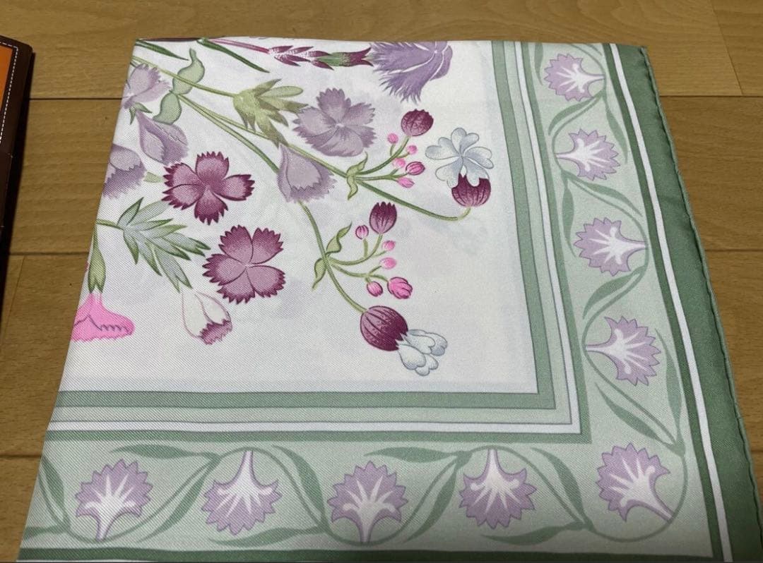 超希少　オールド　HERMES エルメス カレ　大判スカーフ 花柄　シルク　新品