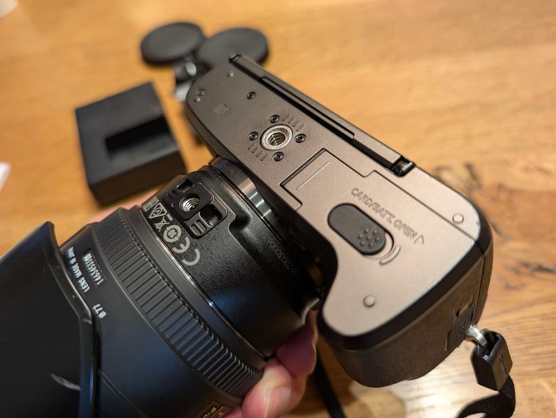 Canon EOS M5本体とおまけ付き レンズと予備バッテリー