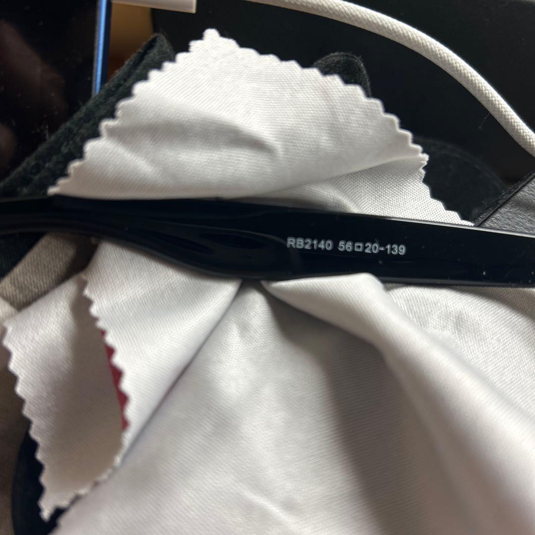 Ray-Ban RB2132 ブラックサングラス