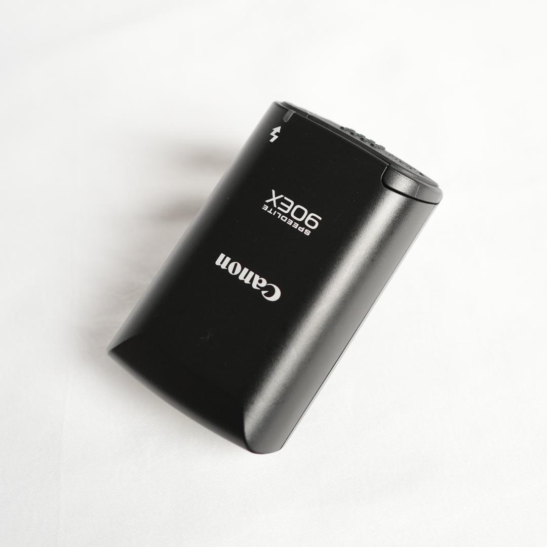 【箱付きセット特価】Canon ミラーレス一眼カメラ EOS M レンズキット