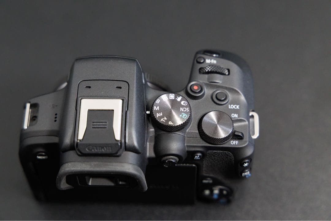 【美品】Canon EOS R10 ミラーレス一眼 本体