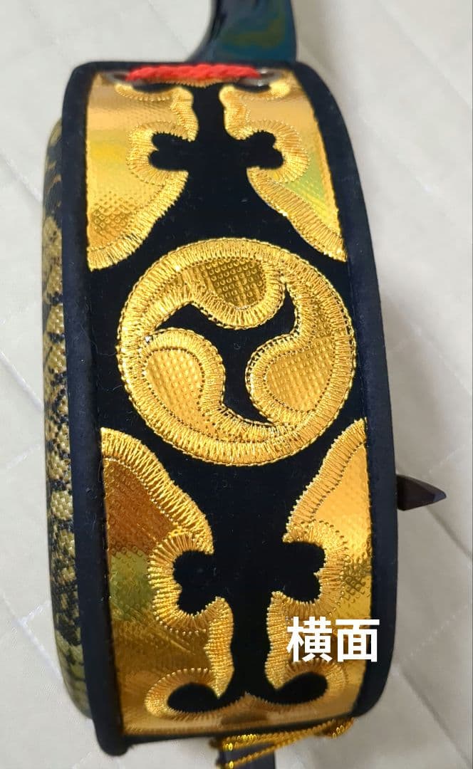 【送料無料】沖縄三線 ヘビ柄 3弦 ケース、付属品、テキスト2冊付き