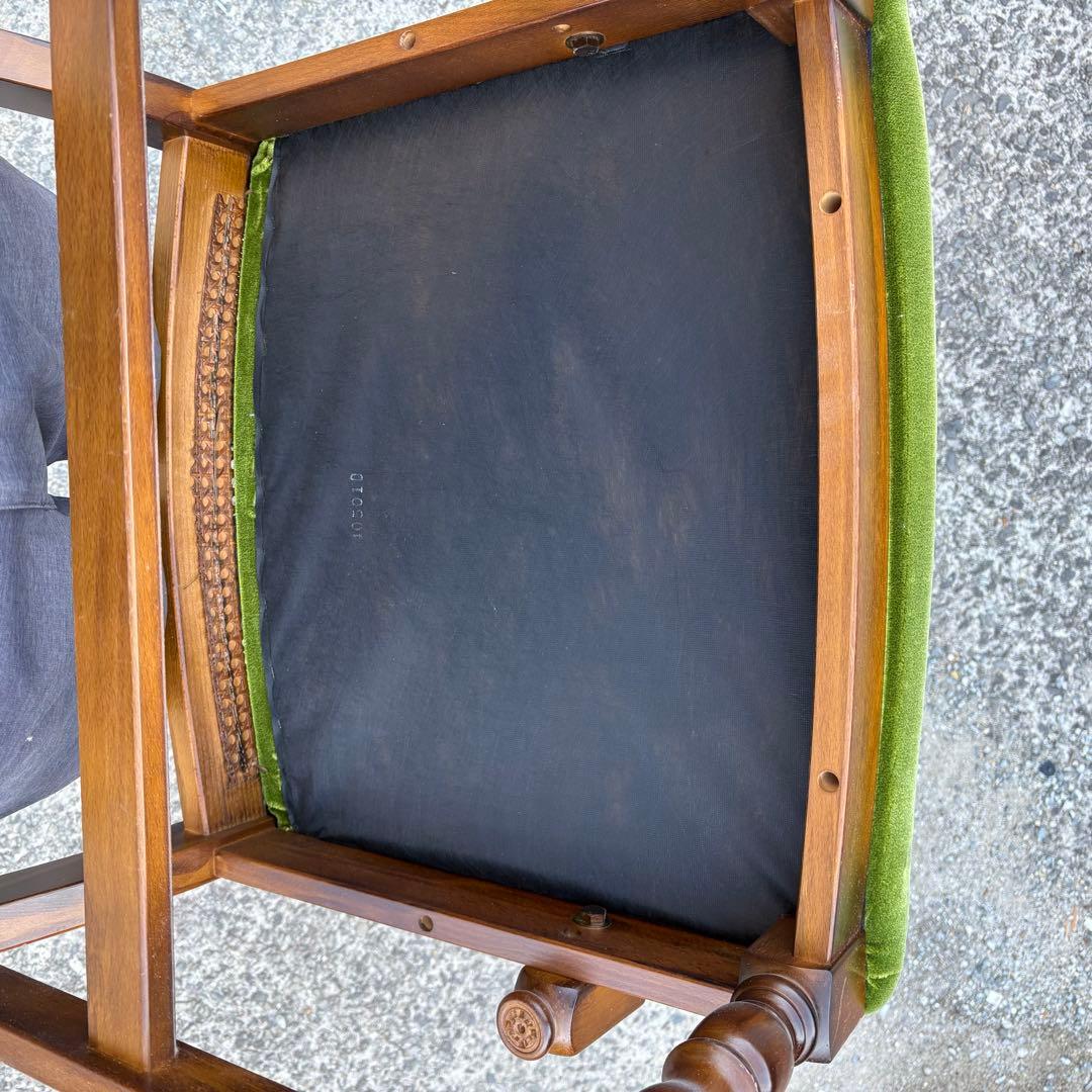 寺222 オールド カリモク ラタンチェア モケットグリーン ①