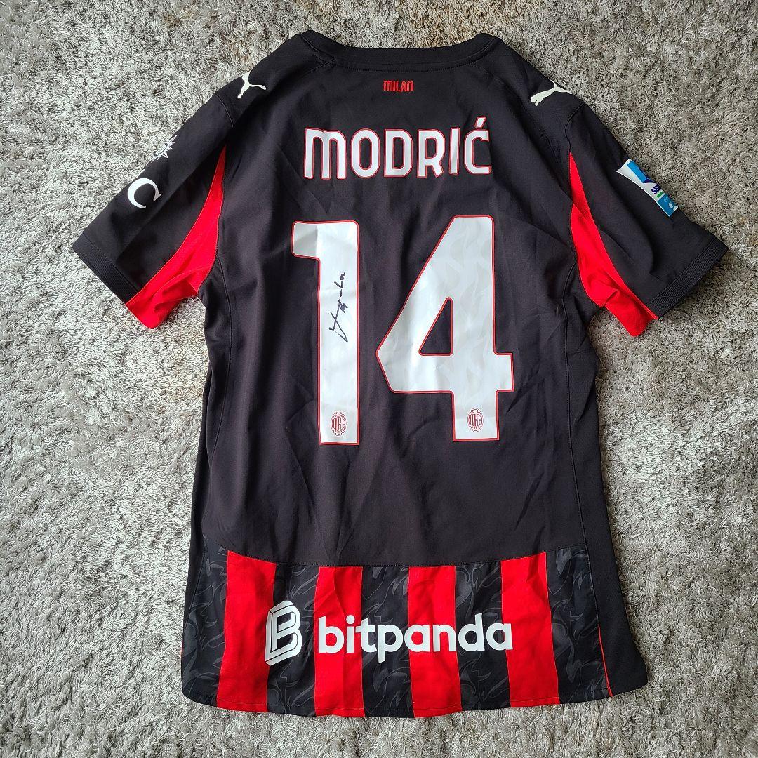 サイン入り ルカ・モドリッチ ACミラン - メルカリ