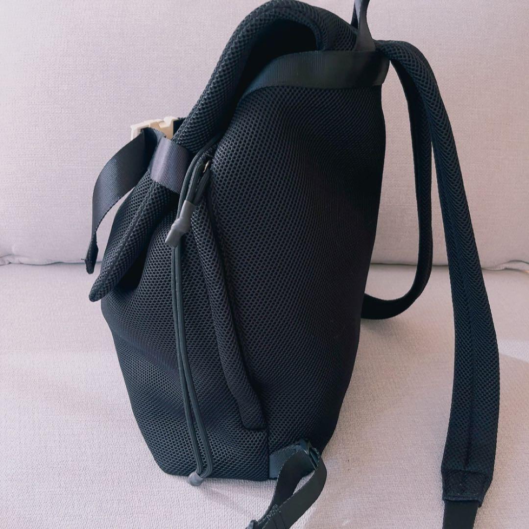 美品 イアパピヨネ メッシュバックルリュック 黒 ブラック バックパック