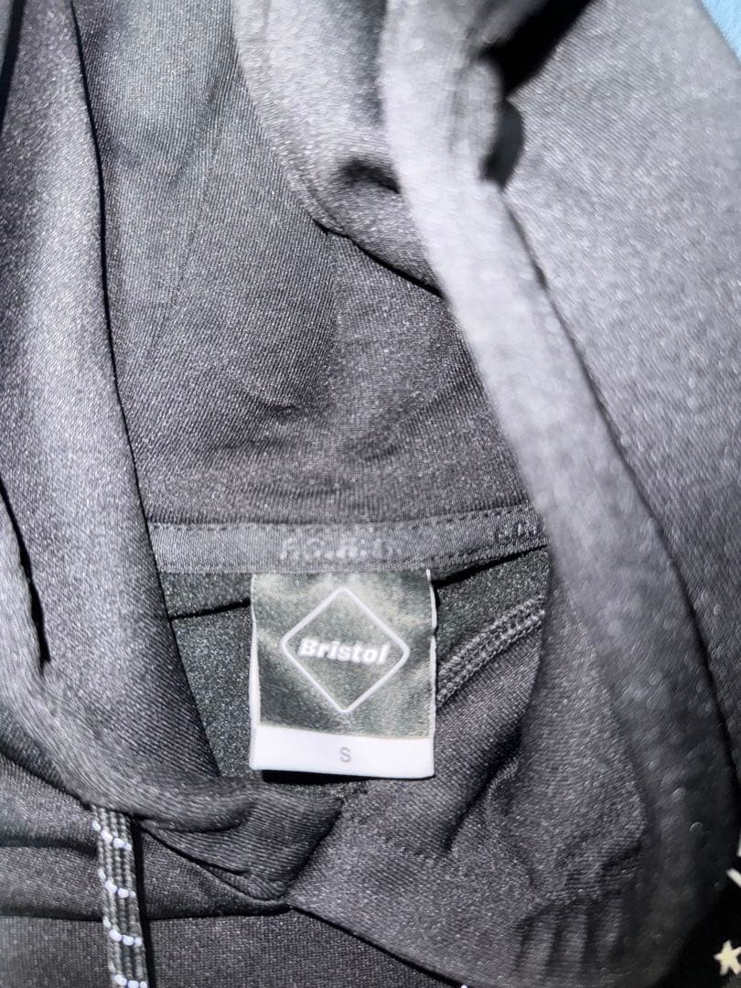 SOPH. フード付きブラックスウェットしゅうや