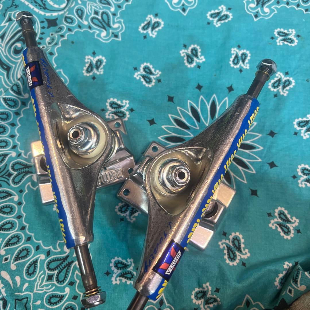 ベンチャーV-Lights スケートボードトラック 5.2HI