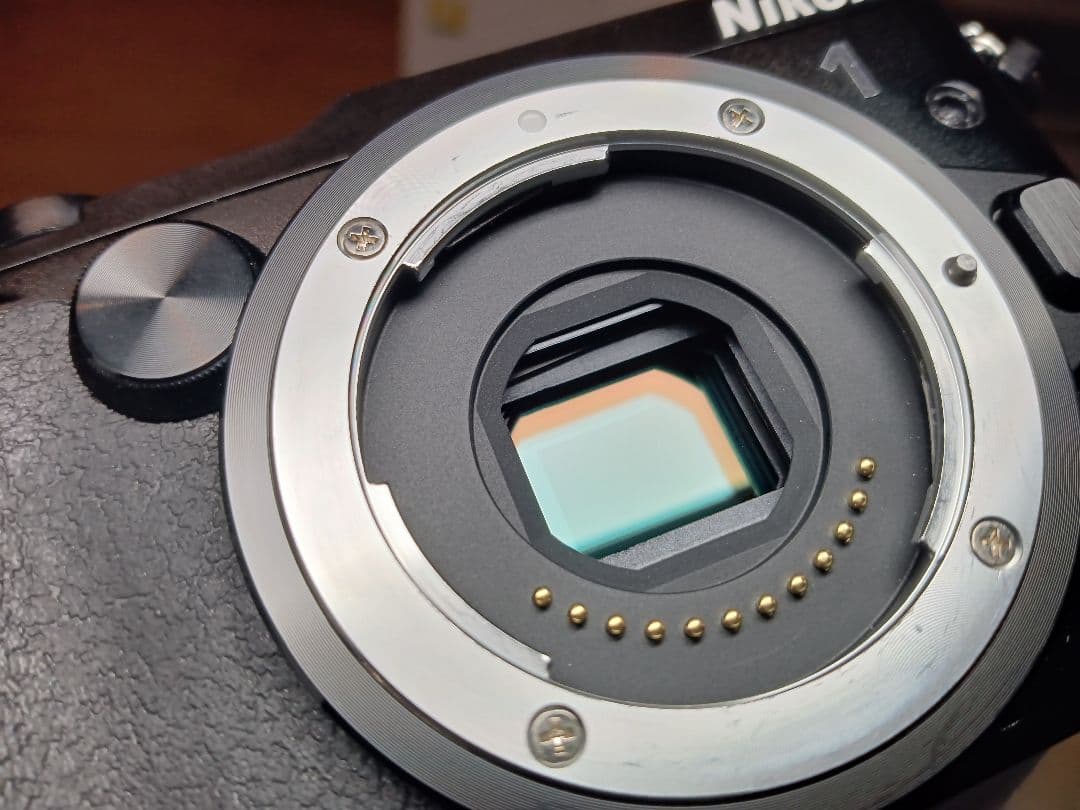 t*o様 センサー清掃済み【バッテリー計2個+ガイド本】Nikon1 V3 ボデ