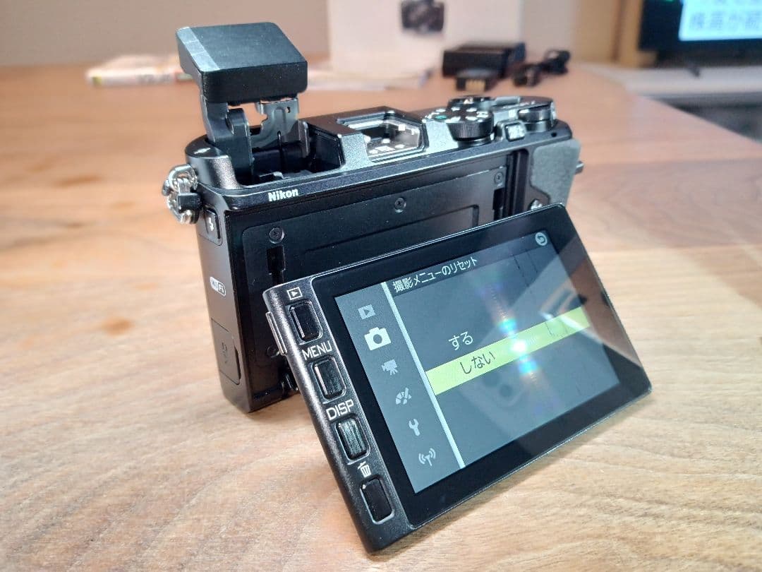 t*o様 センサー清掃済み【バッテリー計2個+ガイド本】Nikon1 V3 ボデ